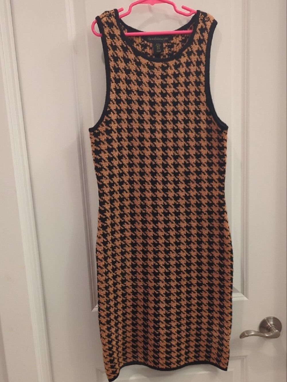 House of Harlow 1960 Black and Camel Houndstooth Knit - Picture 6 of 9